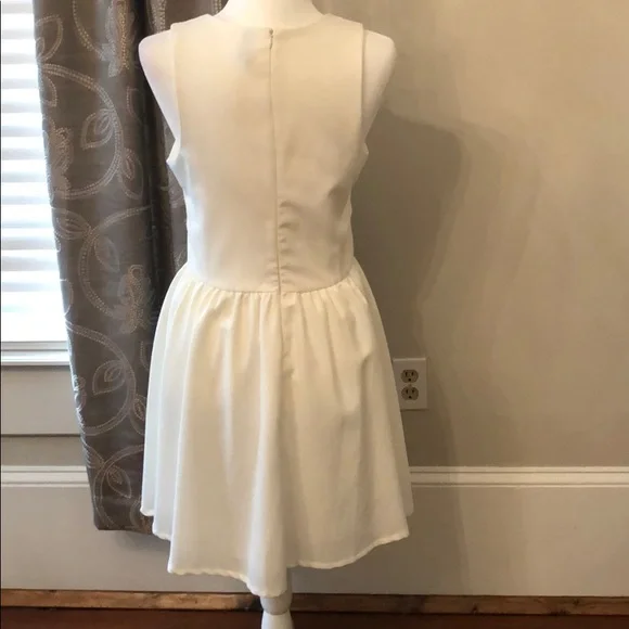Francesca’s White Sleeveless Dress - Picture 3 of 13